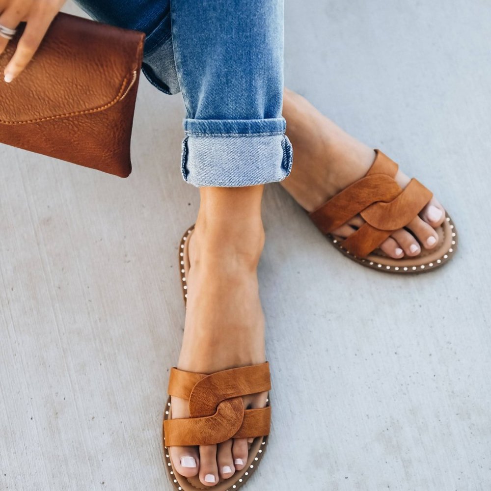 VICI || Twisted Tan Sandals